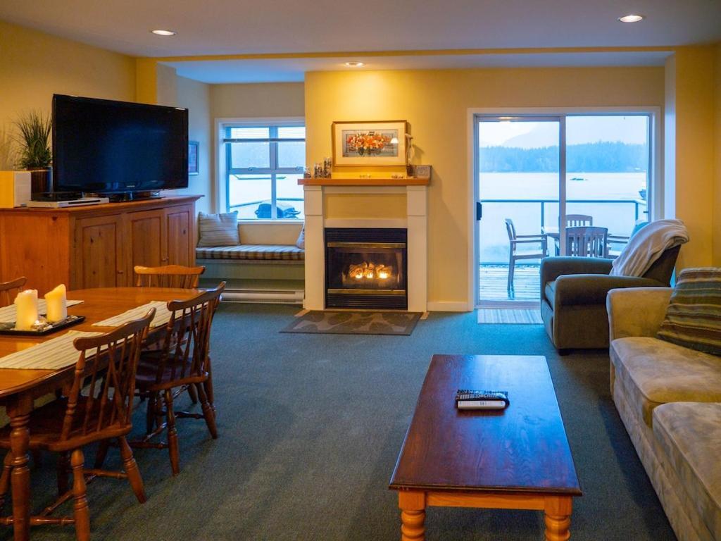 Appartamento Waterfront View Of The Inlet, Short Walk To Town Tofino Esterno foto