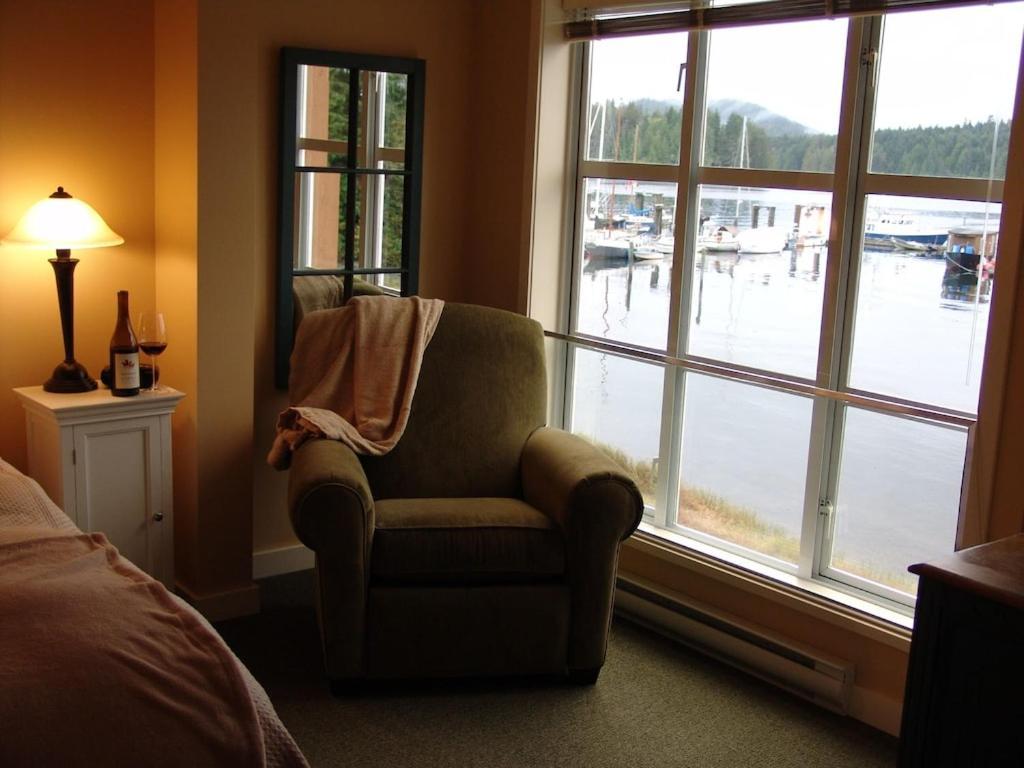 Appartamento Waterfront View Of The Inlet, Short Walk To Town Tofino Esterno foto